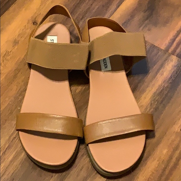 steve madden darnell flat sandal